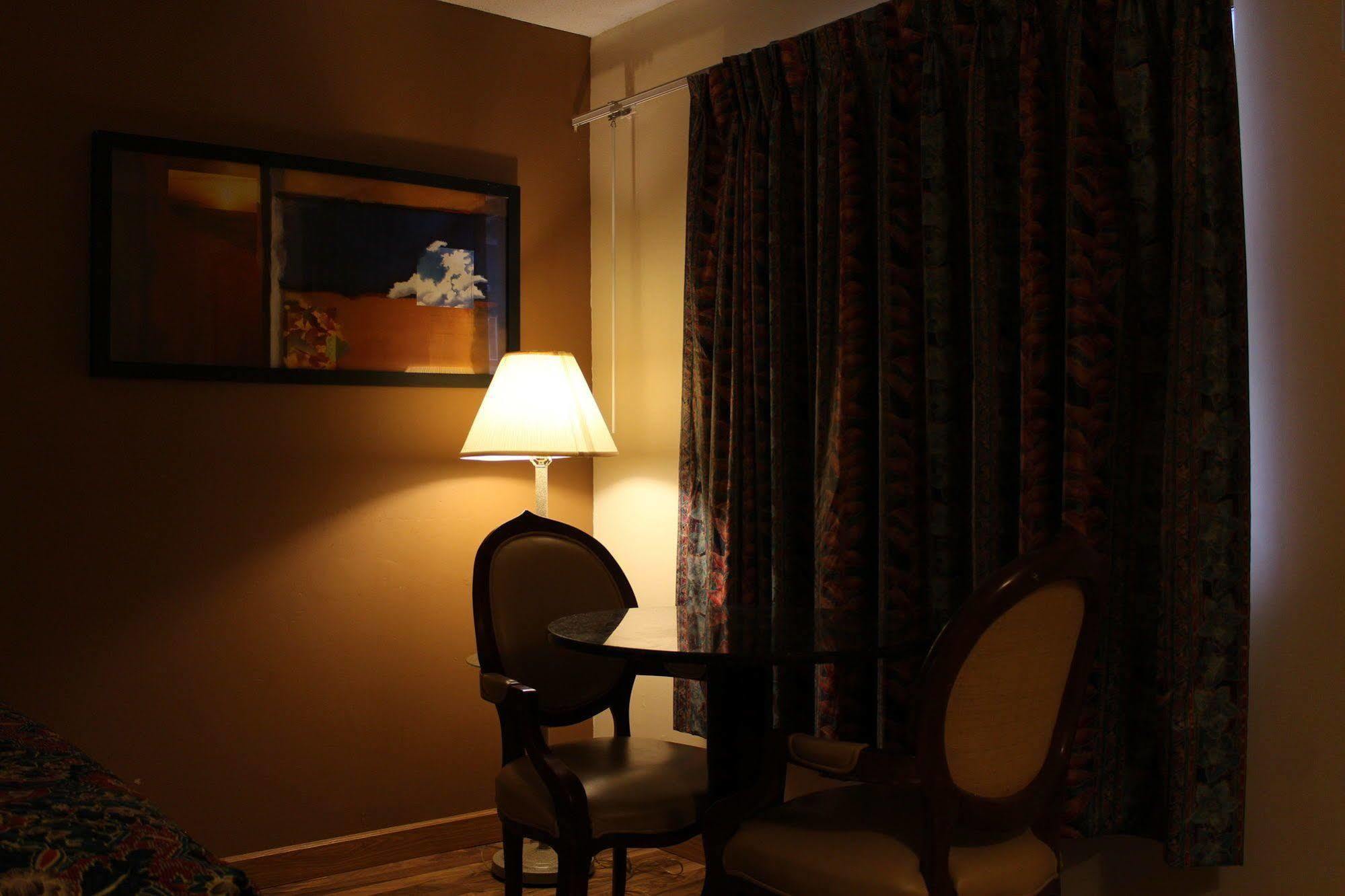 American Inn And Suites Countryside Εξωτερικό φωτογραφία