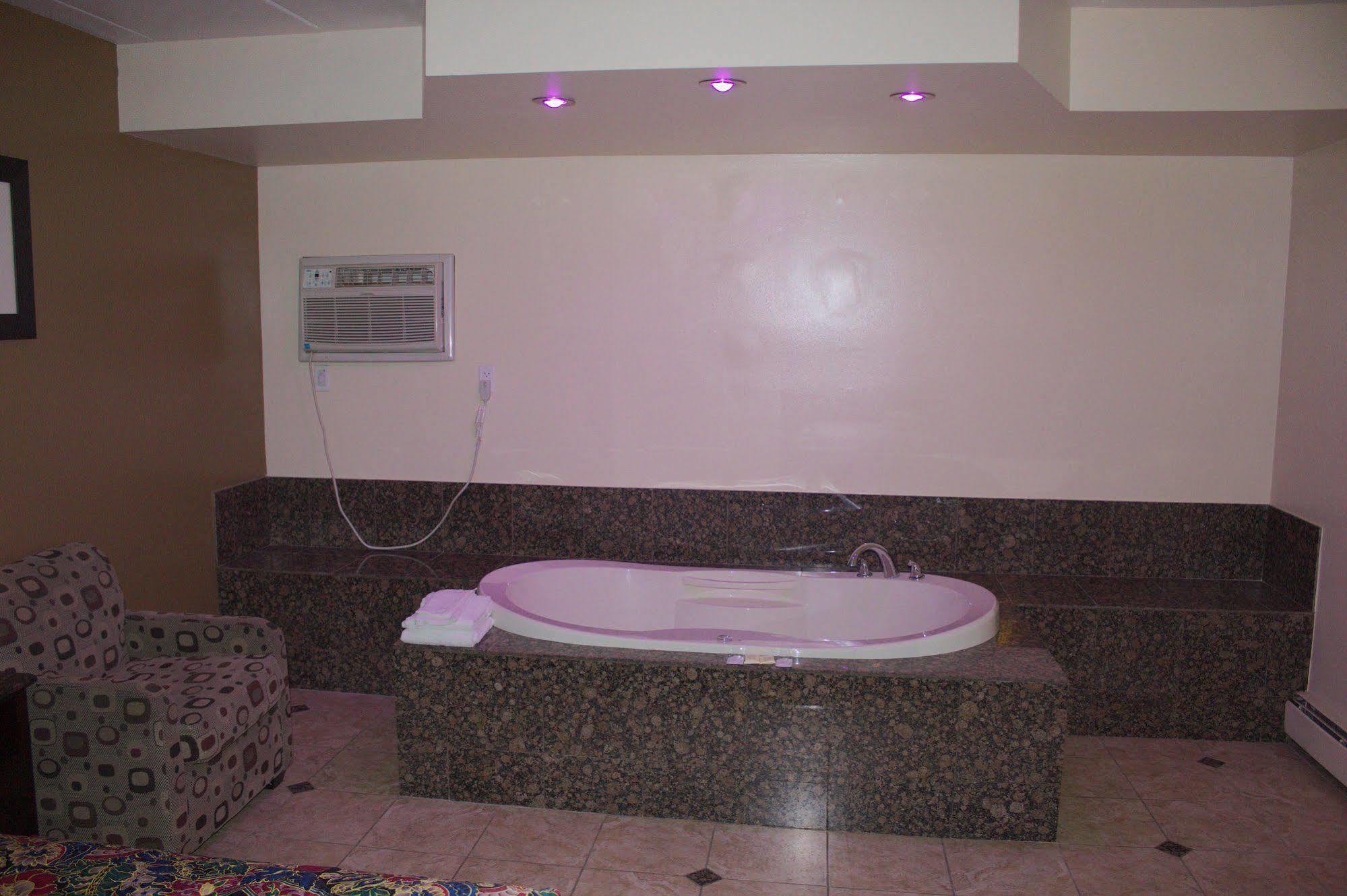 American Inn And Suites Countryside Εξωτερικό φωτογραφία